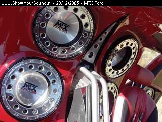 showyoursound.nl - Bass Patrol - MTX Ford - SyS_2005_12_23_16_2_33.jpg - Helaas geen omschrijving!